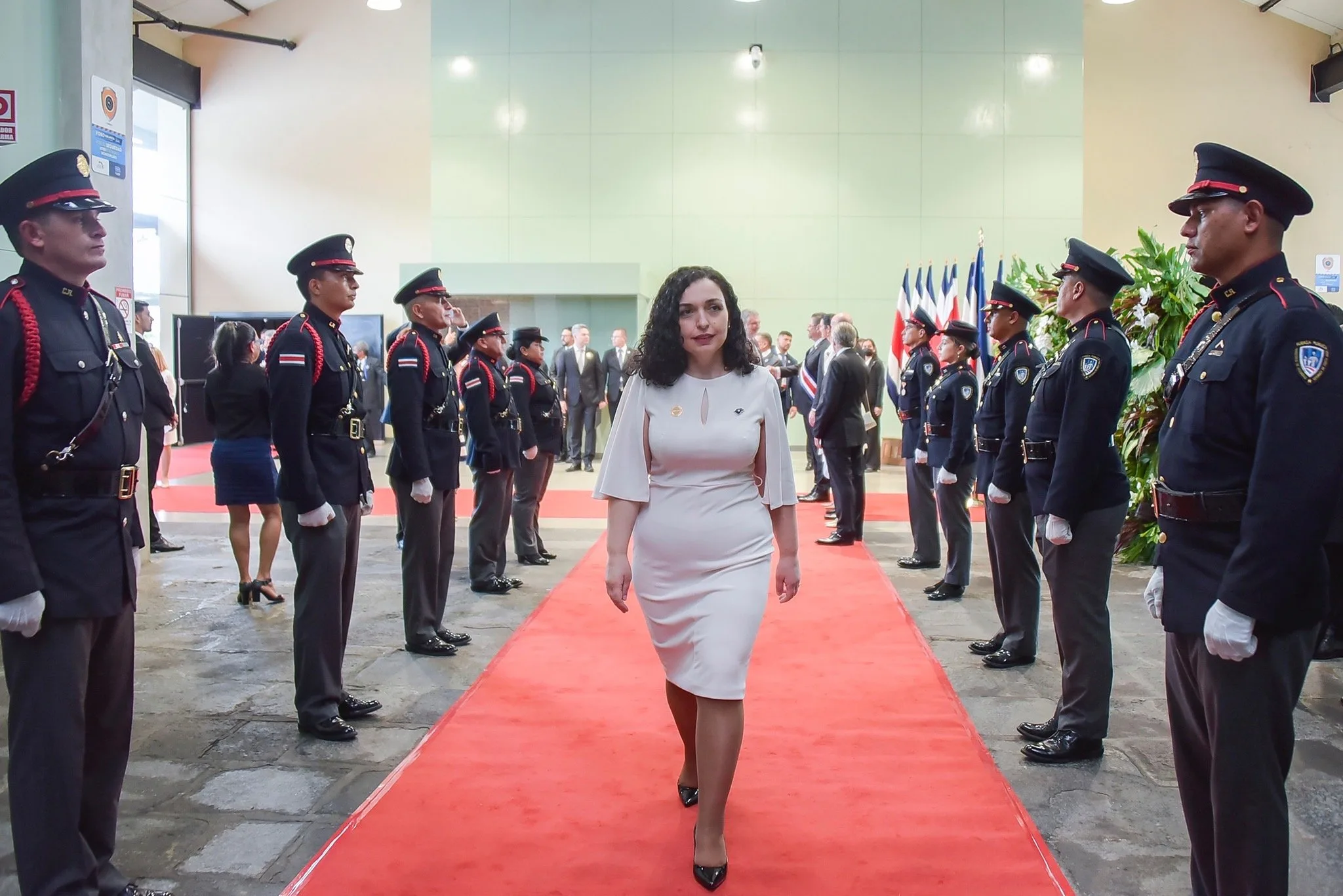 Presidentja Osmani falënderon Kosta Rikën me një fotografi në tapetin e kuq