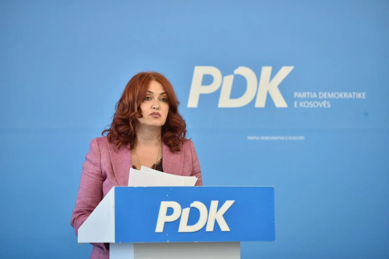 Hoxha akuzon VV-në se e ka kapur Universitetin e Prishtinës