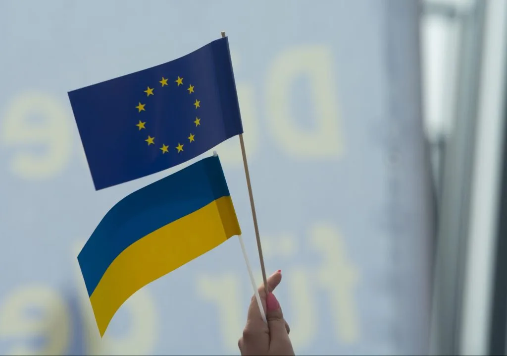 Ukraina merr statusin e vendit kandidat për BE
