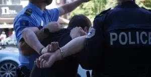 Vjedhje në mes të tregut në Prizren – Policia arreston të dyshuarin në flagrancë