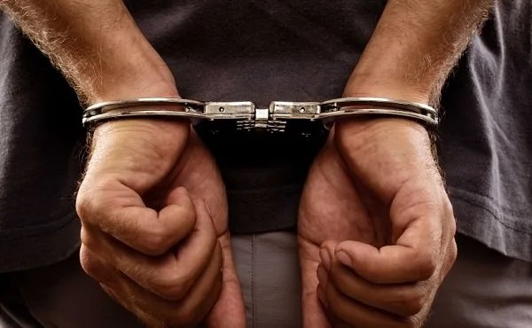 Kanosi me armë zjarri një person, arrestohet pronari i një restoranti në Rahovec