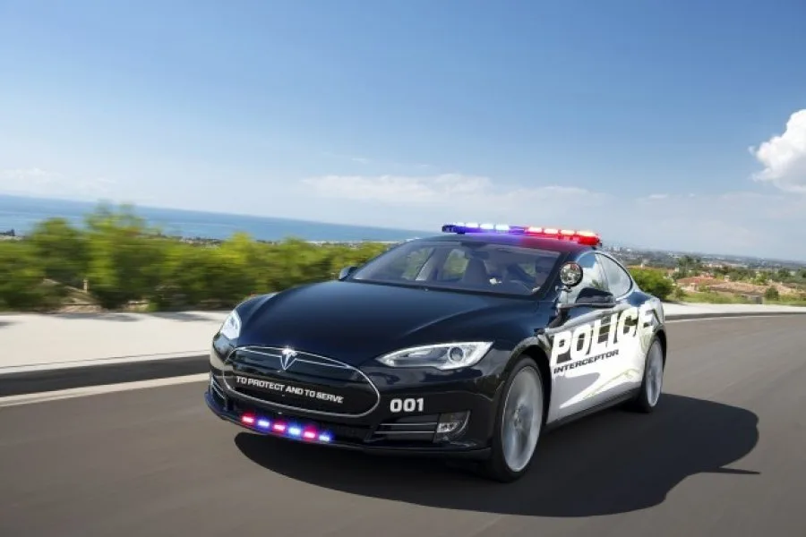 Kosovari vozit 208 km/h në Zvicër, arrestohet i konfiskohet patentë shoferi dhe vetura