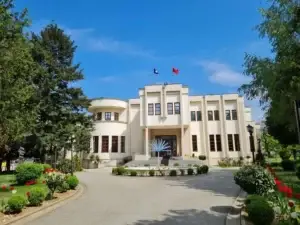Nesër mbahet konsultimi publik për projekt-rregulloren mbi menaxhimin e mbeturinave në Prizren, qytetarët ftohen të marrin pjesë