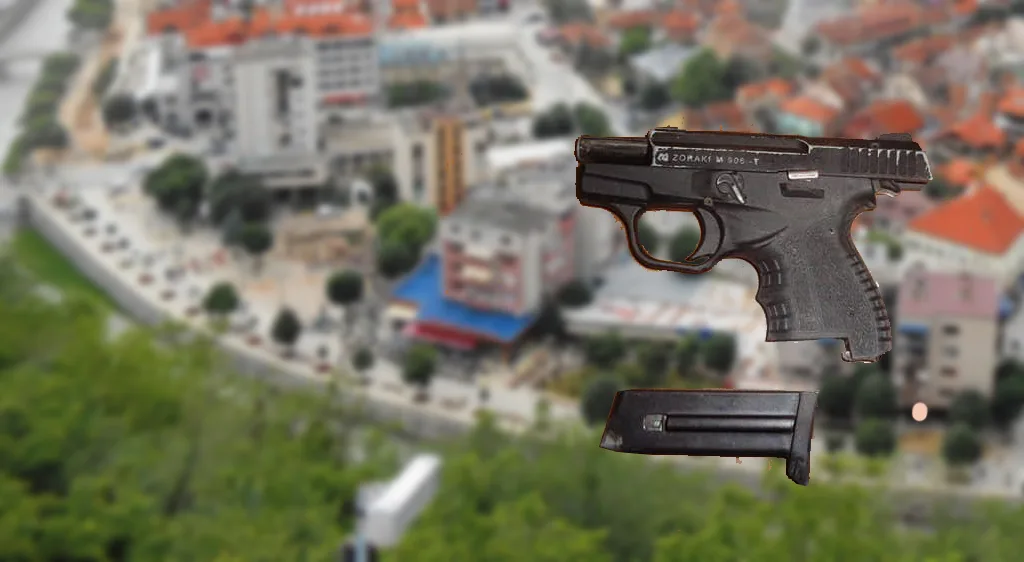 Fshehu armën e zjarrit në banjën e një kafiterie të Prizrenit , arrestohet i dyshuari nga policia
