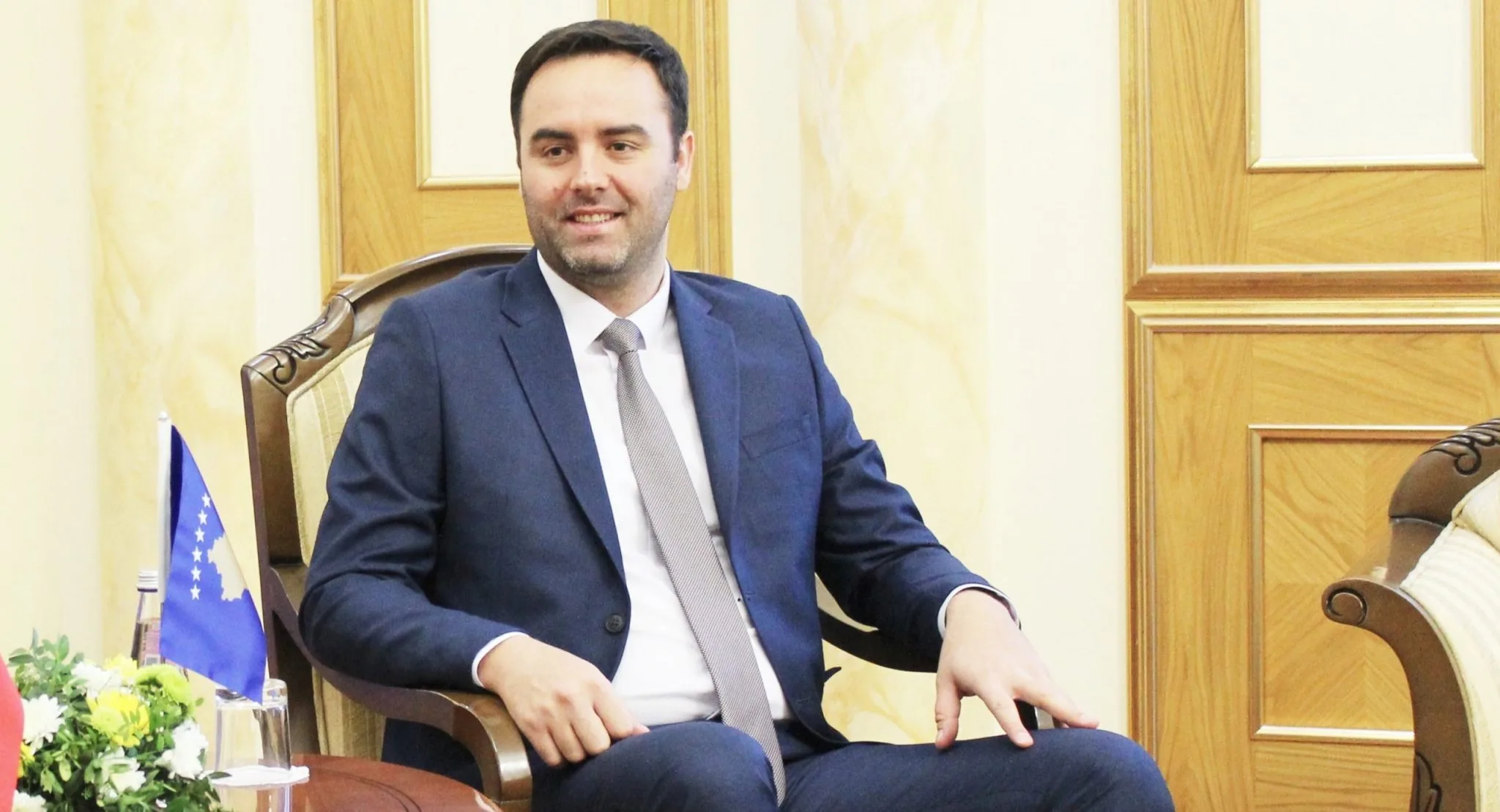 Konjufca sot takon Thaçin dhe Veselin