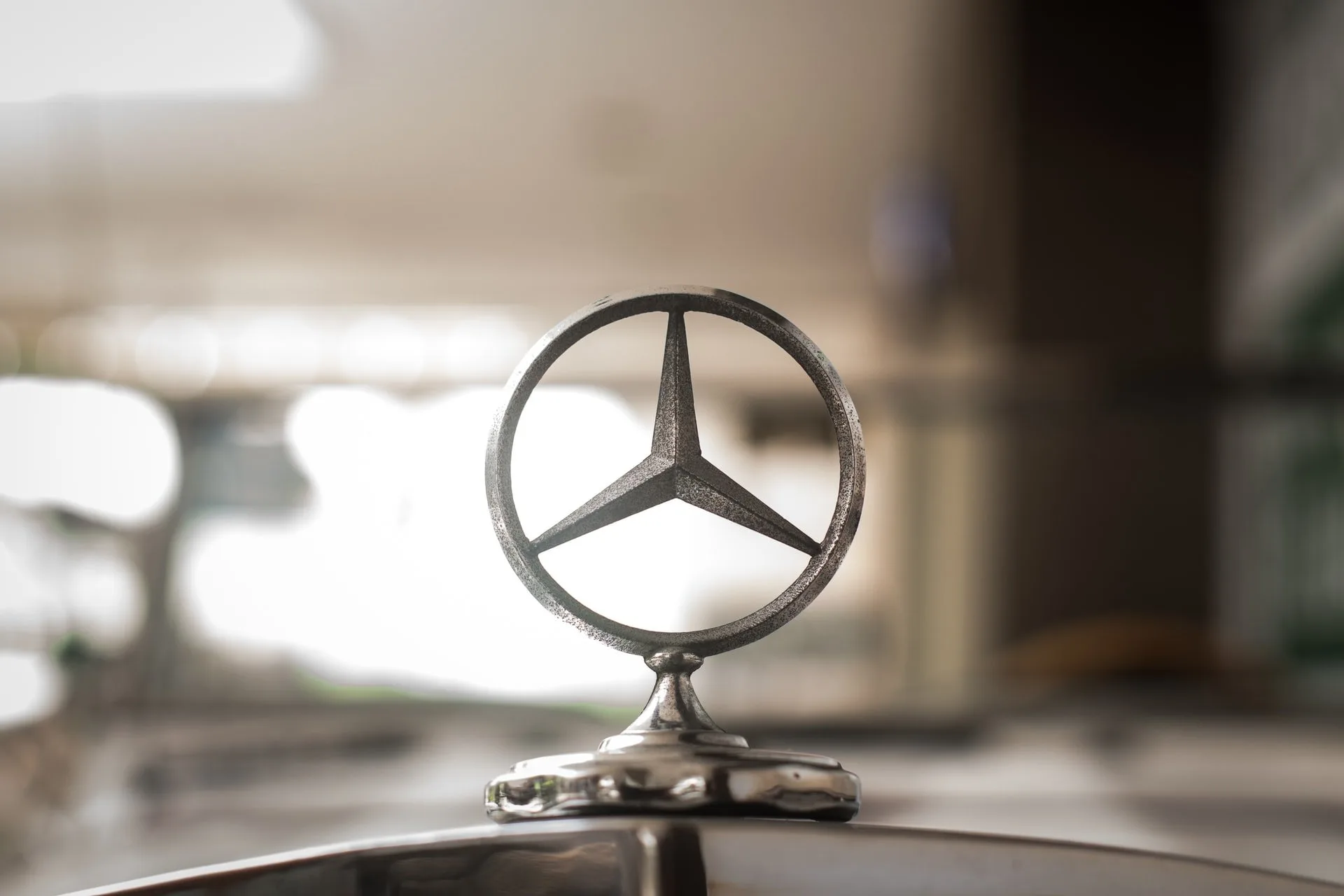 Mercedes kërkon t’i tërheq nga tregu afro 1 milion makina shkaku i defektit në frena