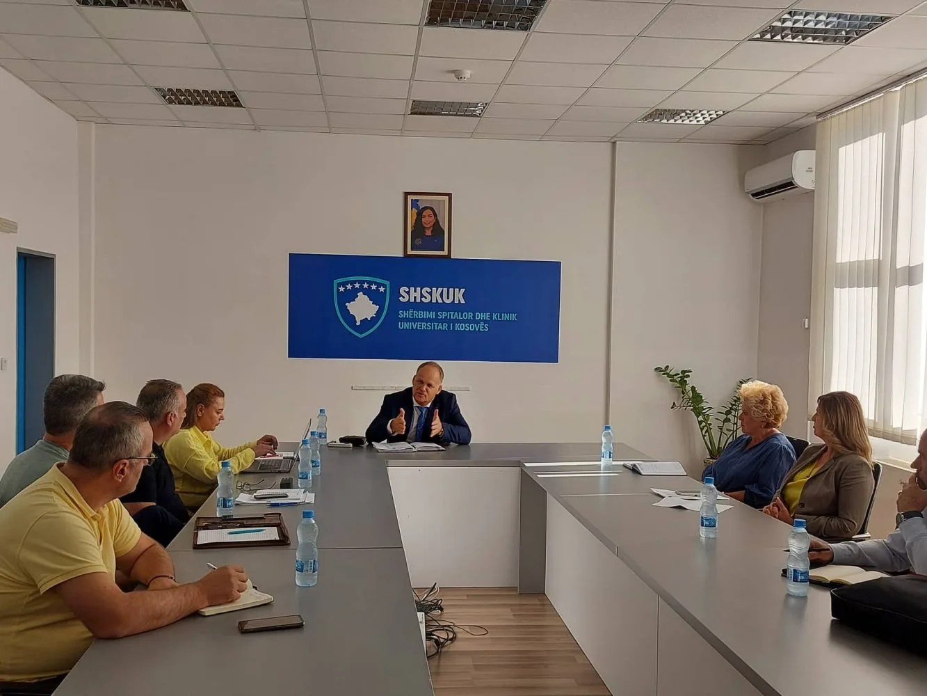 Krasniqi takon drejtorët e spitaleve, kërkon mobilizim për COVID-19