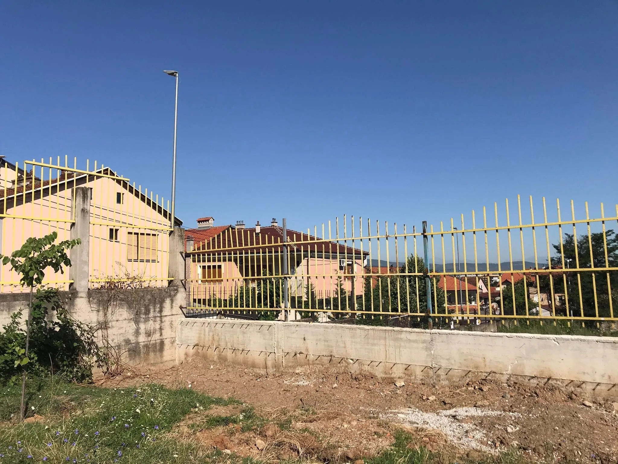 Sanohet muri mbrojtës i shkollës “Fadil Hisari”