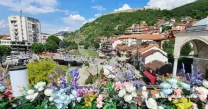 E diela me temperaturat deri në 29 gradë, pasditja me reshje shiu dhe mundësi për stuhi lokale