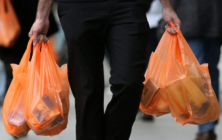 Bie importi i qeseve plastike, “Atlas”: Po kursehen një milion euro në vit