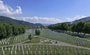 Turqia kujton Srebrenicën, thotë se mbetet zë i të shtypurve – edhe i Kosovës