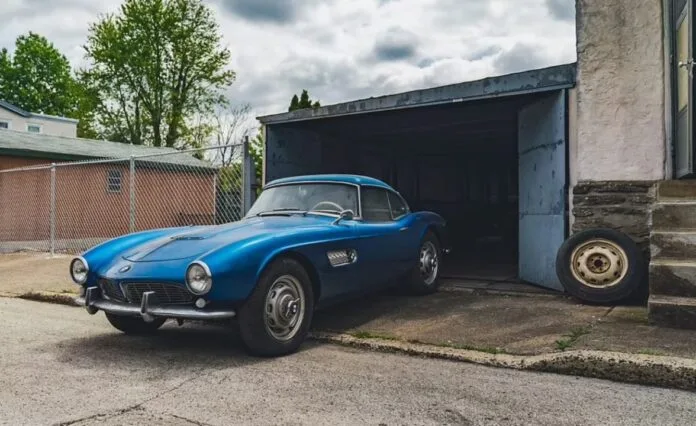 43 vite pa dalë nga garazhi, BMW-ja e rrallë del në ankand