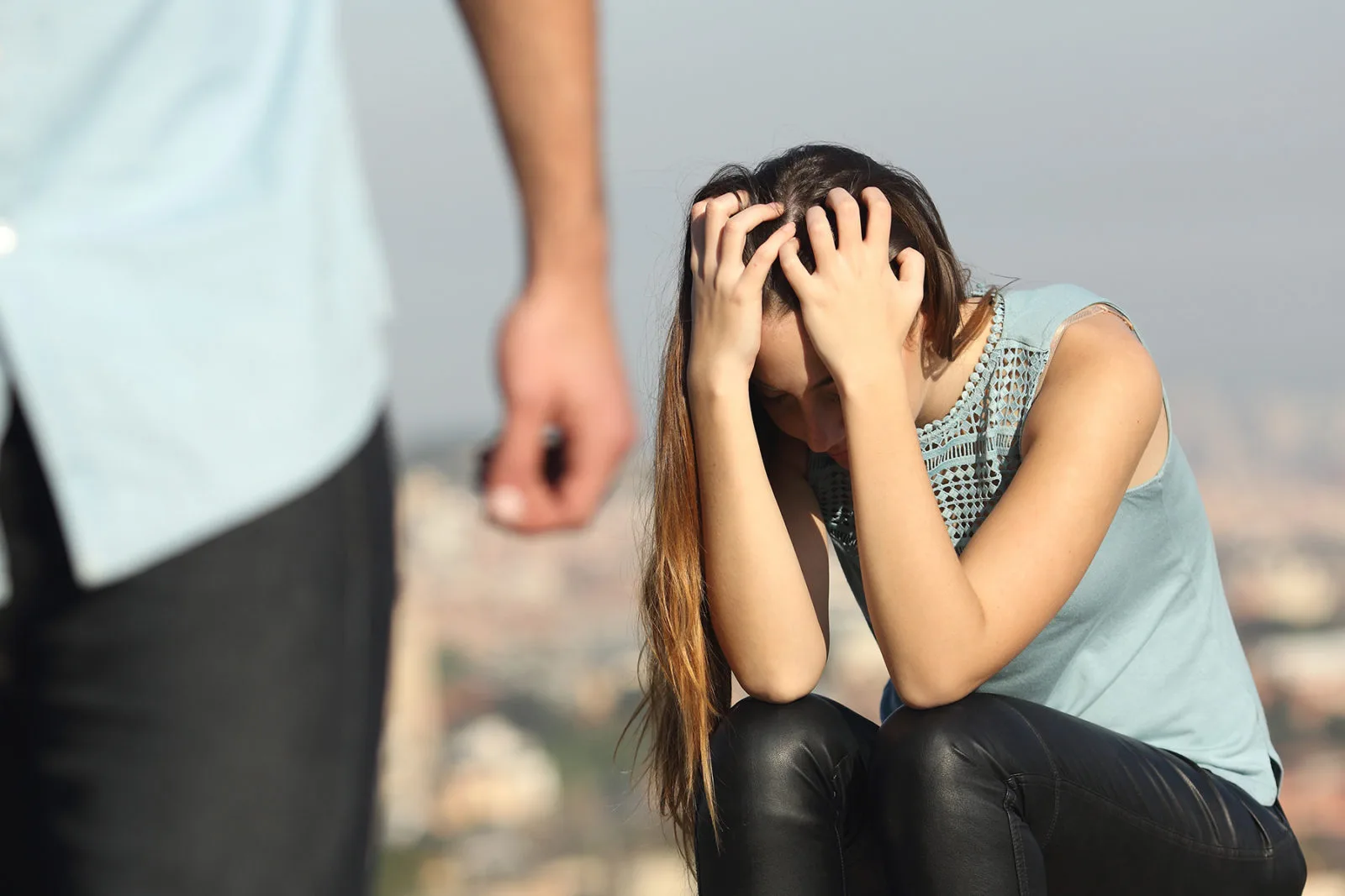 33-vjeçarja në Suharekë denoncon burrin për dhunë në familje, thotë se shumë herë është ngujuar në shtëpi