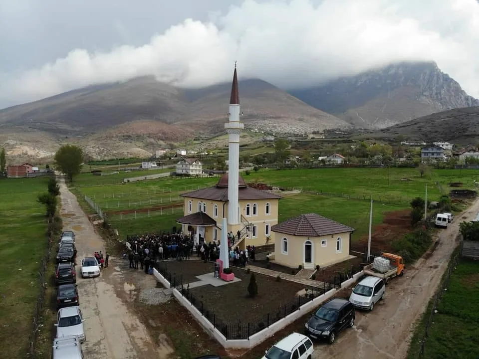 Ra në kontakt me rrymën elektrike, humb jetën 28-vjeçari nga Kosova në Pobreg të Kukësit