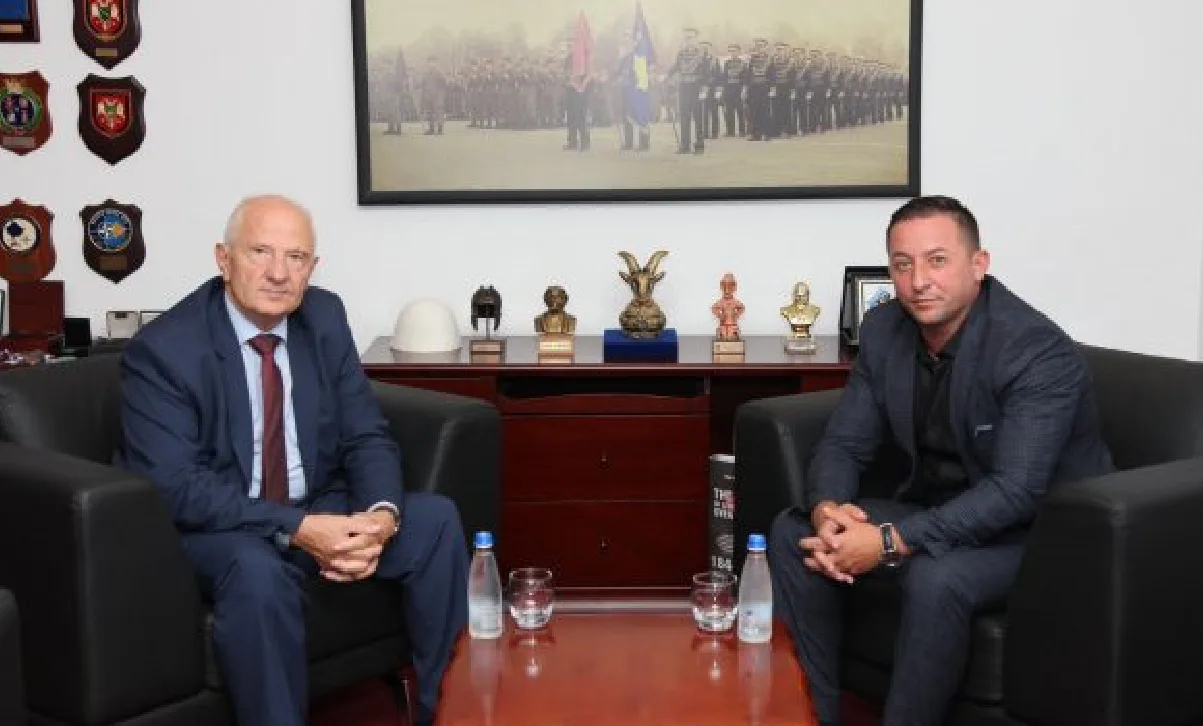 Armend Mehaj pret në takim ish-presidentin, Fatmir Sejdiu