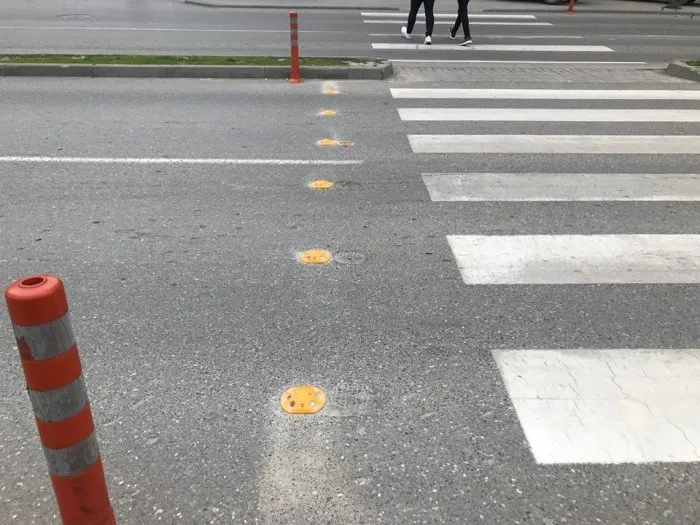 “E kam babin prokuror”, prishtinasja kërcënon kalimtaren, të cilën për pak sa nuk e përplasi me veturë (Video)