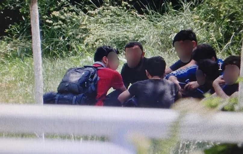 Goditet grupi i trafikantëve me emigrantë në Prizren, arrestohen 18 persona