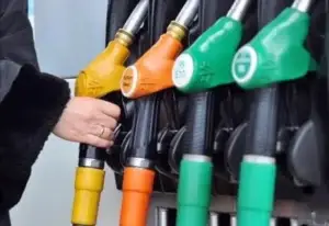 Bien çmimet e naftës pas marrëveshjes së armëpushimit mes SHBA-së dhe Iranit