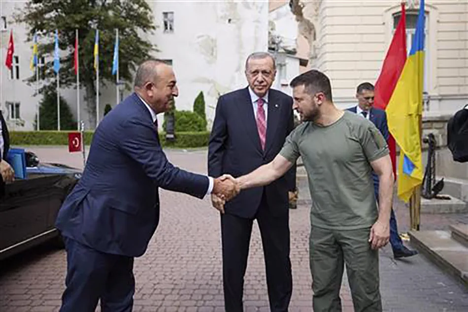 Ministri i jashtëm turk: Disa vende të NATO-s nuk duan përfundimin e luftës në Ukrainë