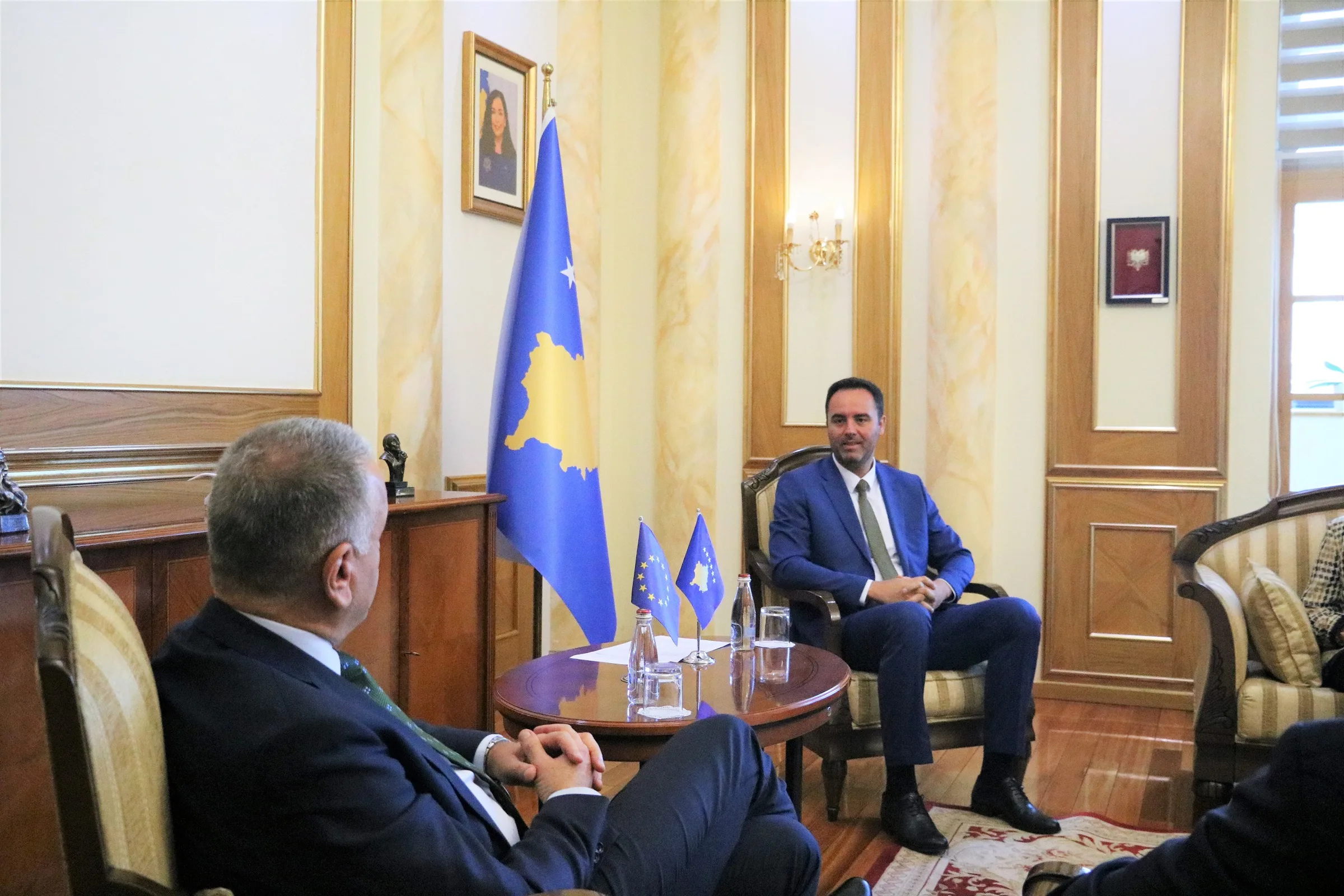 Kryetari Glauk Konjufca priti në takim Shefin e Njësisë për Kosovë pranë Komisionit Evropian, Vassilis Maragos
