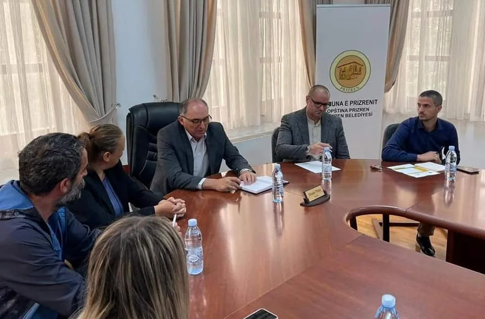 Kryetari, Shaqir Totaj, takon zyrtarët e USAID-it, bisedohet rreth vazhdimit të bashkëpunimit