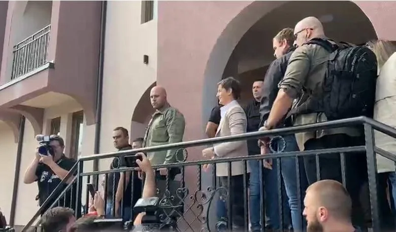 Serbia e quan “prezencë të Serbisë në veri” vizitën e Bërnabiqit