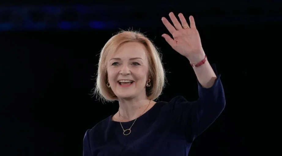 Liz Truss edhe formalisht zyrtarizohet si kryeministre
