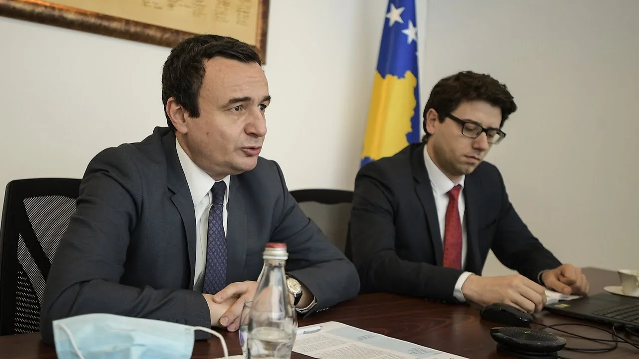 Pas takimit me grevistët, Kurti, Murati dhe Nagavci mbajnë konferencë për medie