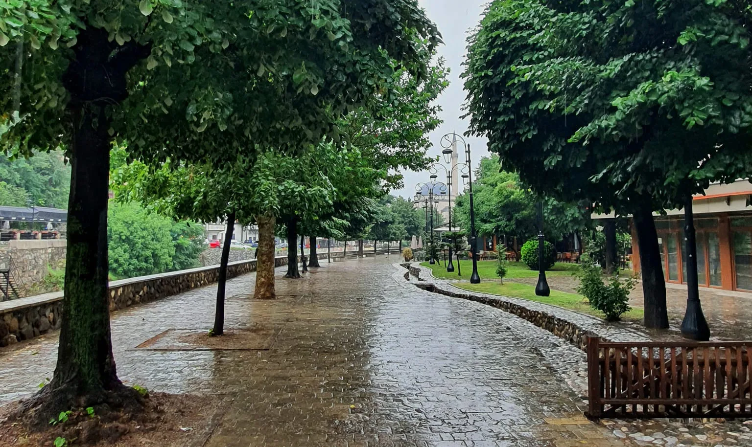 Reshje shiu, temperaturat deri në 13 gradë