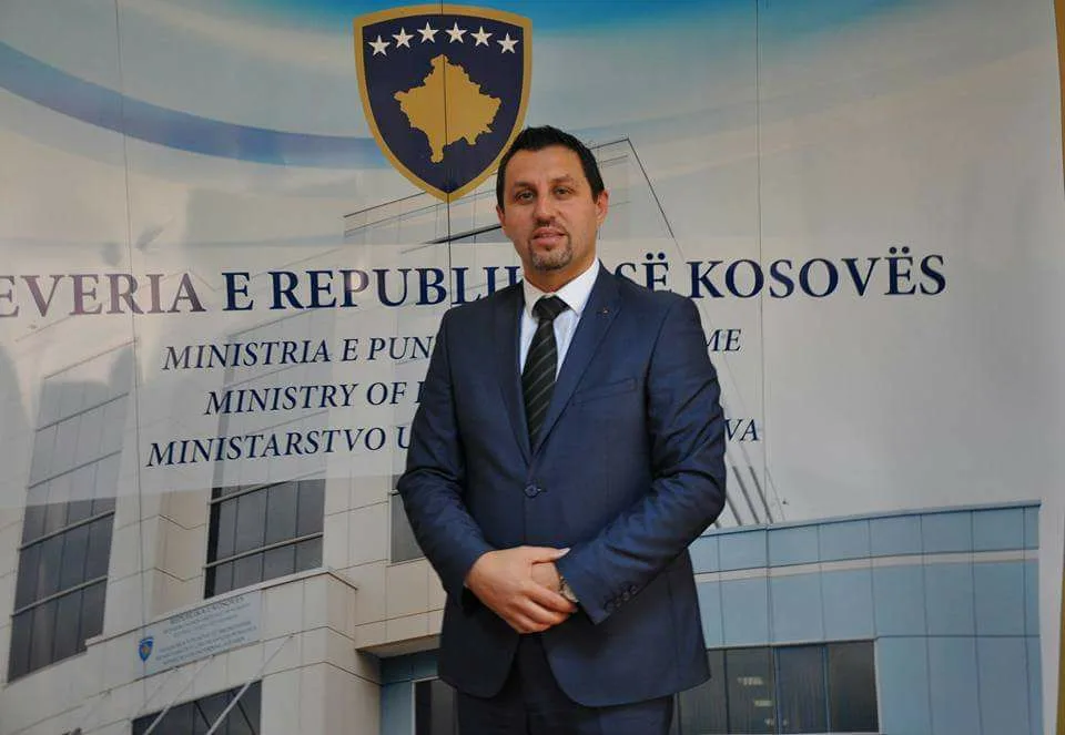 Ish zv/ministri i MPB-së: Serbët kanë presion, konvertimi i targave në RKS është çështje politike