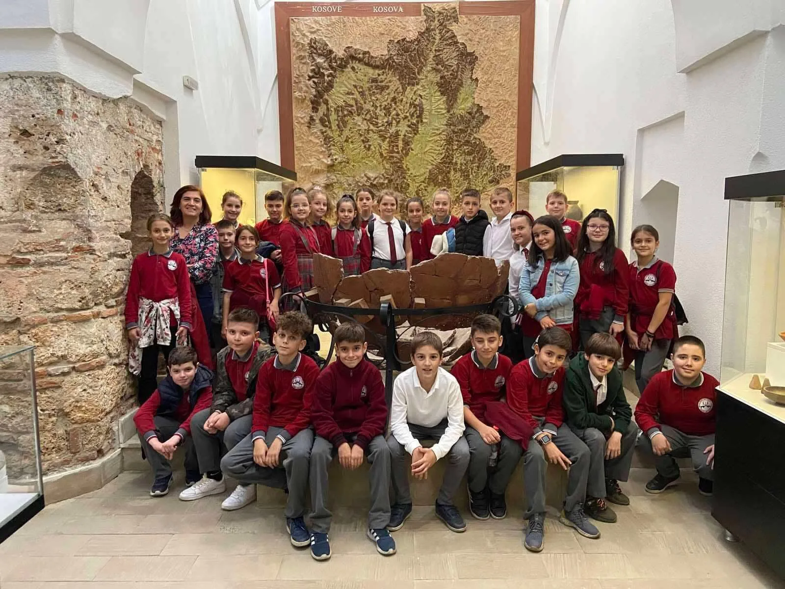 Nxënësit njihen me trashëgiminë kulturore të Prizrenit, vizitojnë Muzeun Arkeologjik