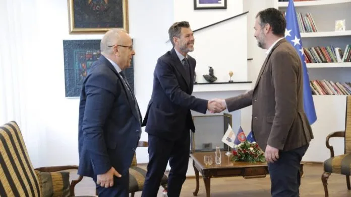 Zvonimir Boban fillon vizitën e tij në Kosovës, takohet me ministrin Hajrulla Çeku