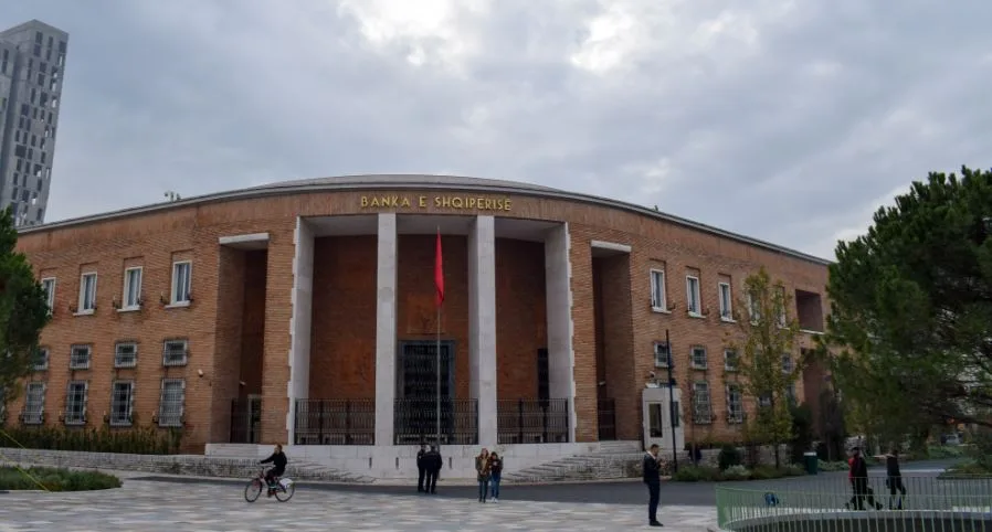Banka e Shqipërisë rrit normën bazë të interesit për kreditë