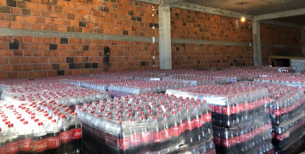 Konfiskohen 64 mijë e 350 litra “Coca Cola” të falsifikuara