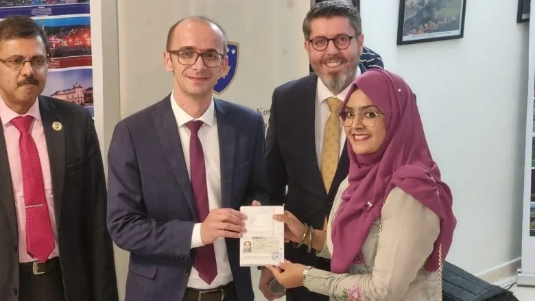Kosova i jep vizën e parë një shtetaseje nga Bangladeshi