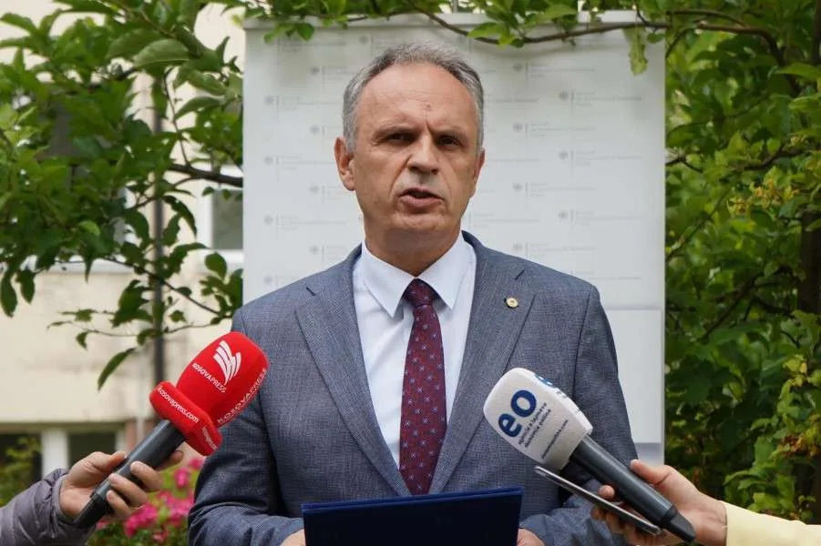 Shkarkohet rektori i UP-së, Naser Sahiti