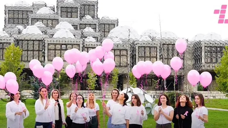 Në muajin e ndërgjegjësimit për kancerin e gjirit