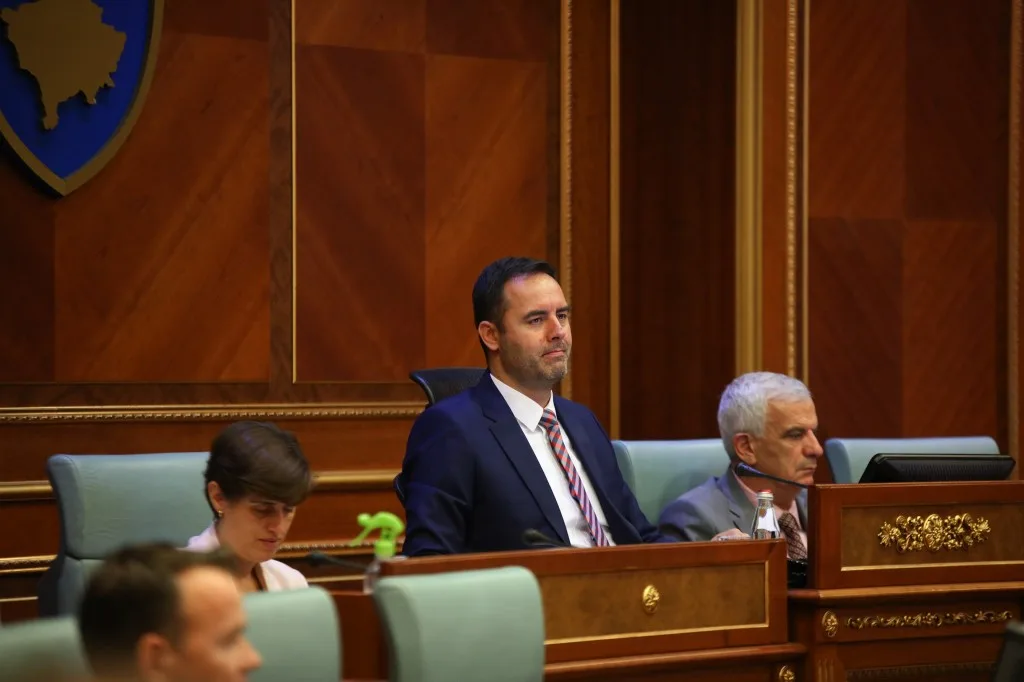 Konjufca, deputetëve: Nuk ka kuptim me u shty për NATO-n e SHBA-në, grupi parlamentar që nuk e donë nuk është në parlament