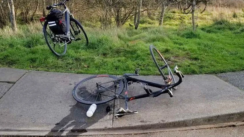 Motoçikleta aksidentohet me biçikletën në Prizren
