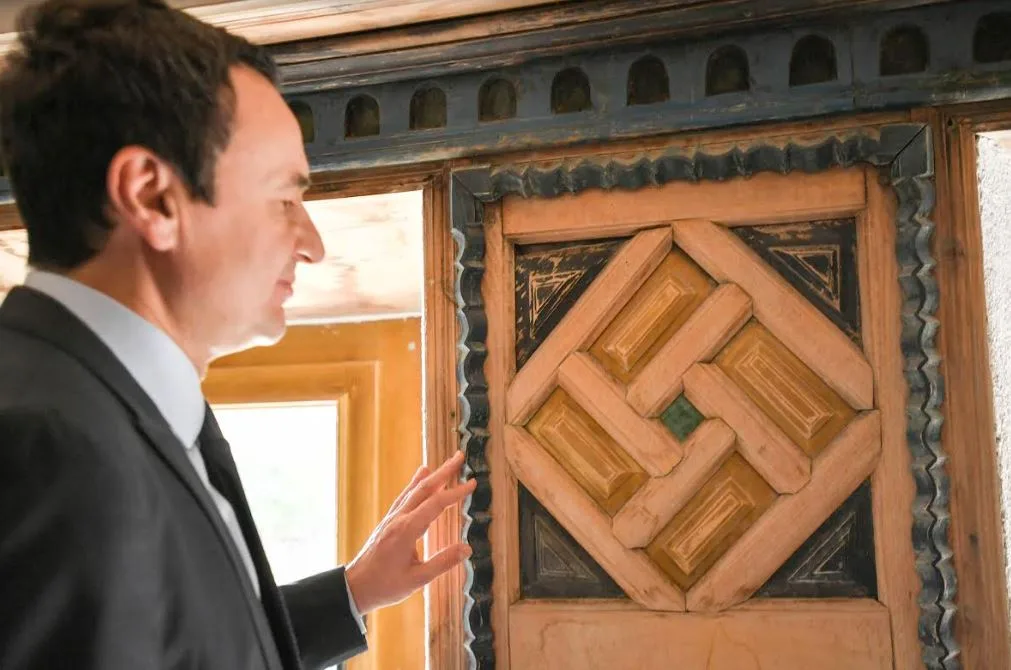 Kurti viziton monumenet e restauruara, shteti premtoi 8.4 milionë euro