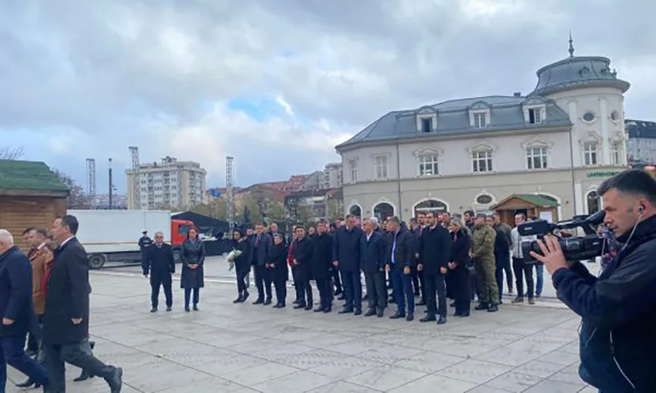Krerët e institucioneve të Kosovës bëjnë homazhe te busti i Skënderbeut