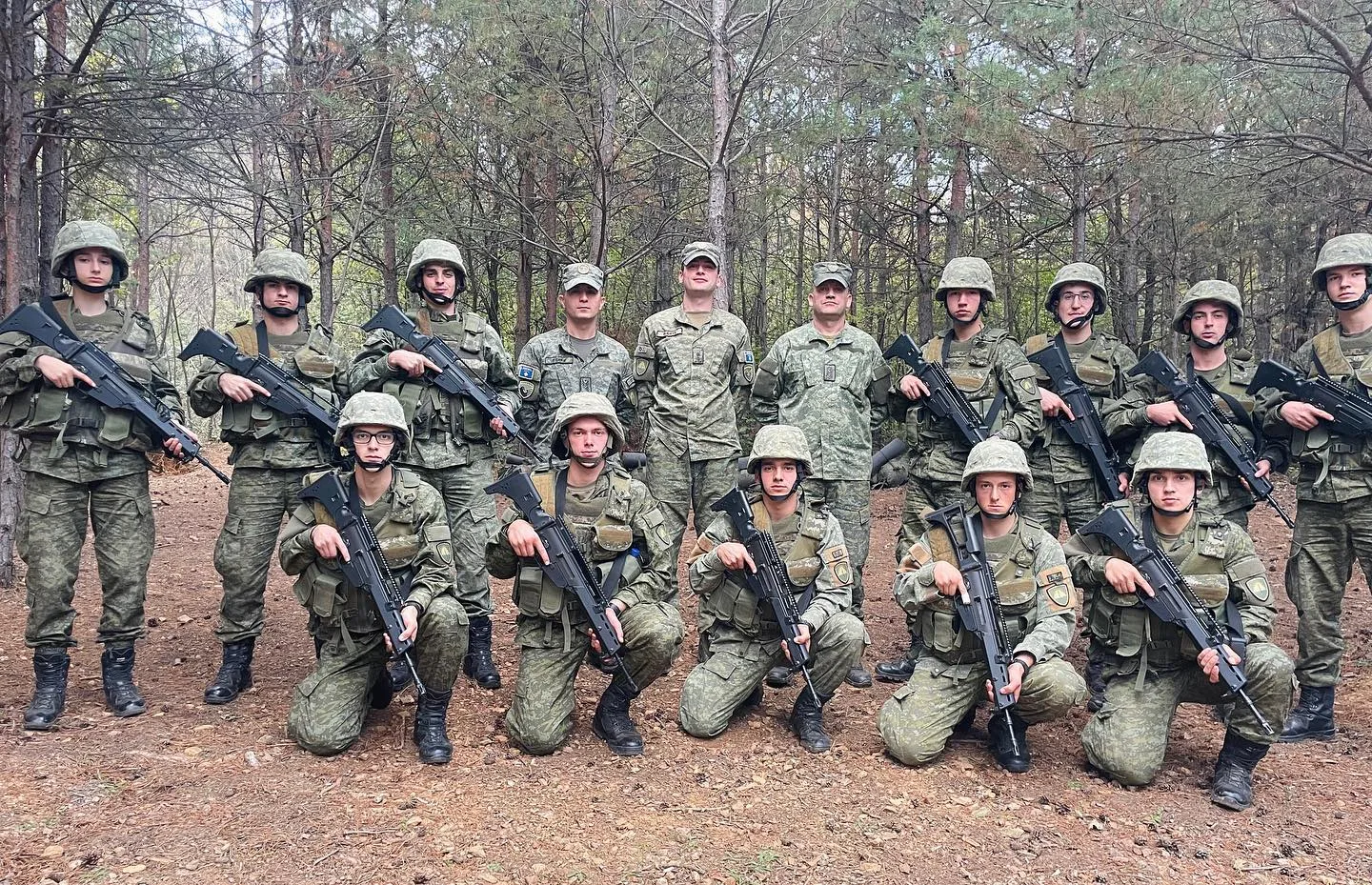 Kadetët e FSK-së sfidohen në stërvitjen “Putra e Ujkut”
