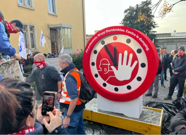 Punëtorët e “baushtellës” dalin në protesta në Zvicër: Duam kushte më të mira dhe rritje të pagave!