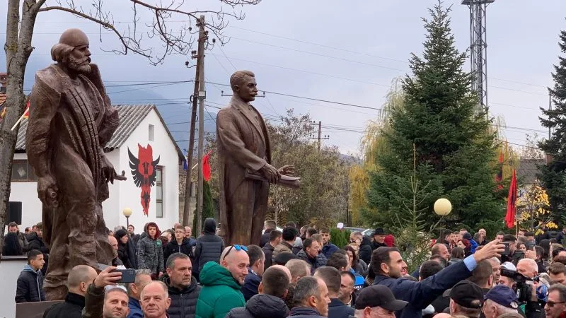 Zbulohen shtatoret e Hasan Prishtinës dhe Adem Jasharit në Mushtisht të Suharekës