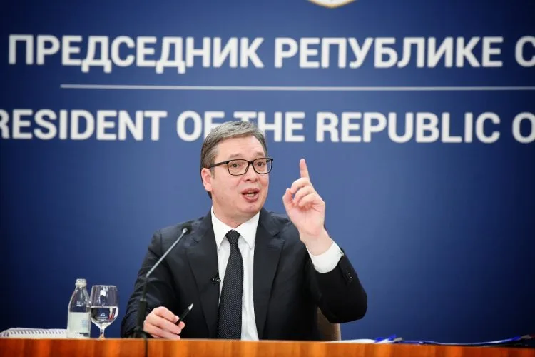 Aleksandar Vuçiq mohon se kërkoi tërheqjen e serbëve nga institucionet e Kosovës