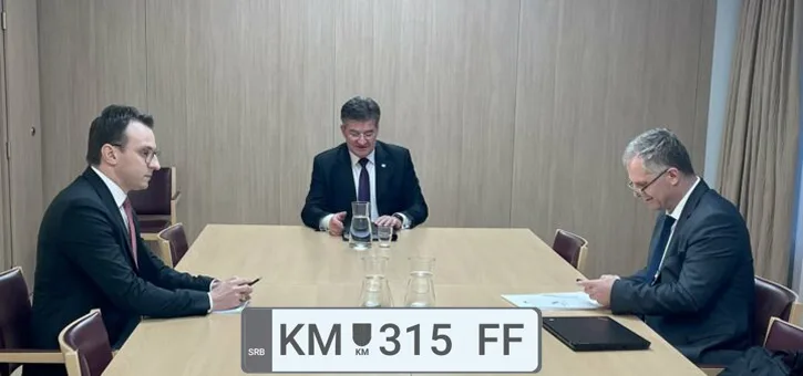 Respektimi i marrëveshjes për targat dhe plani franko-gjerman, Lajçak sot në Kosovë