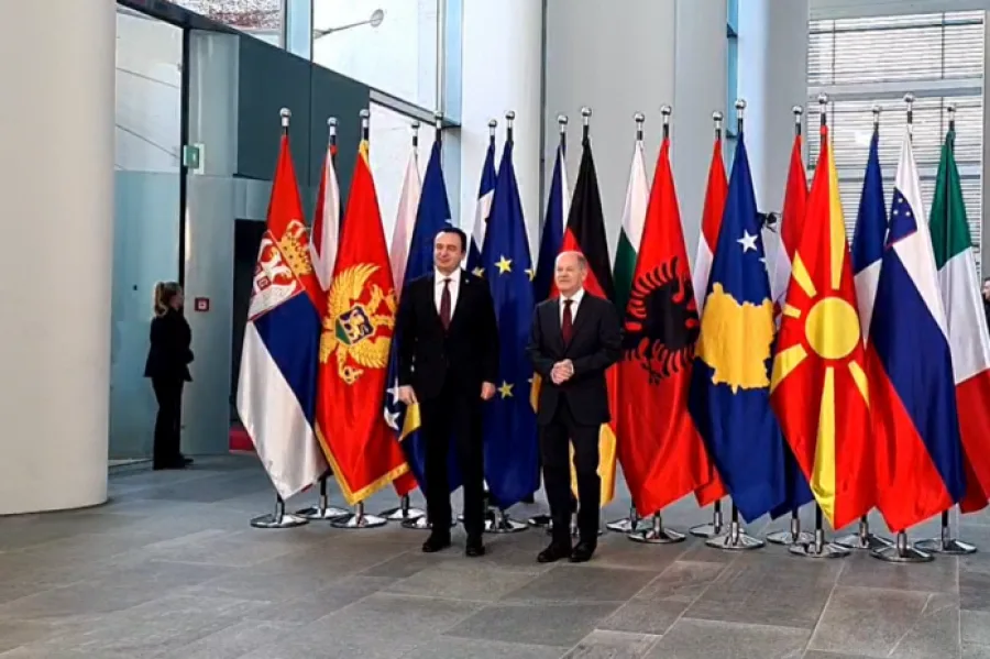 Kurti mbërrin në Berlin, pritet nga Scholzi