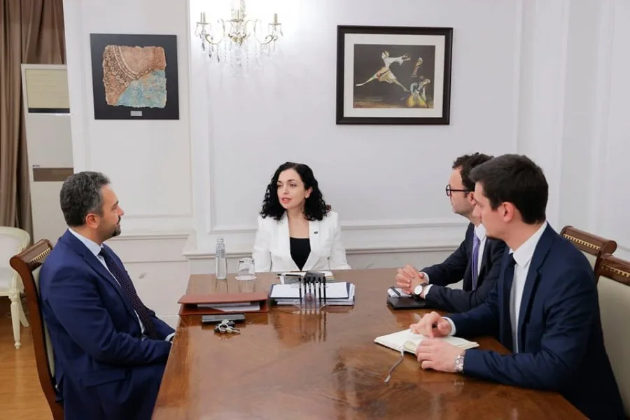 Nisin përgatitjet për shpalljen e zgjedhjeve në komunat veriore, presidentja në takim me kryetarin e KQZ-së
