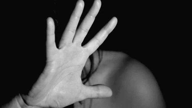 Dyshohet se një 71-vjeçare është dhunuar nga një i ri në Skenderaj