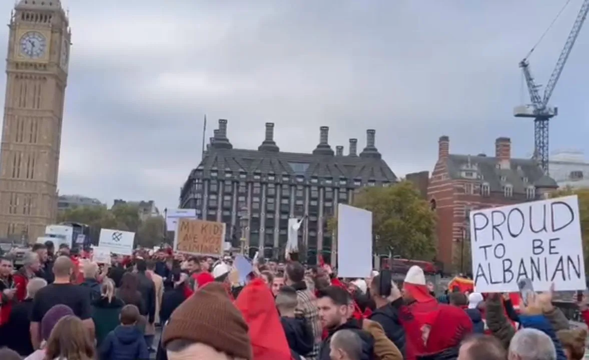 Shqiptarët protestojnë në Londër kundër diskriminimit
